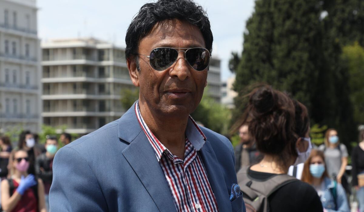 Β.Παϊτέρης: «Είμαι ο μόνος που χτίζει παράνομα ένα σπίτι; – Mε συλλαμβάνουν διαρκώς από το 2005»