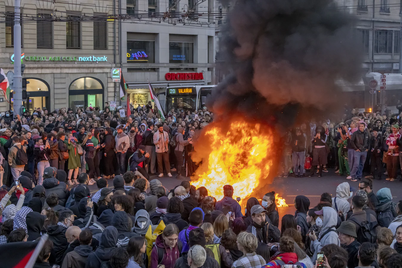 Ελβετία: Σφοδρές συγκρούσεις της αστυνομίας με υποστηρικτές του στολίσκου «Global Sumud» στη Γενεύη – Δείτε βίντεο