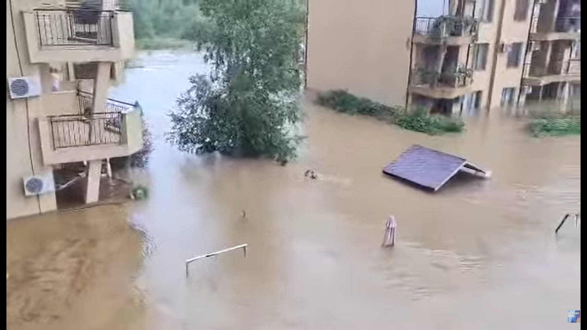 Σφοδρές πλημμύρες πλήττουν τη Βουλγαρία: Toυλάχιστον τρεις νεκροί (βίντεο)