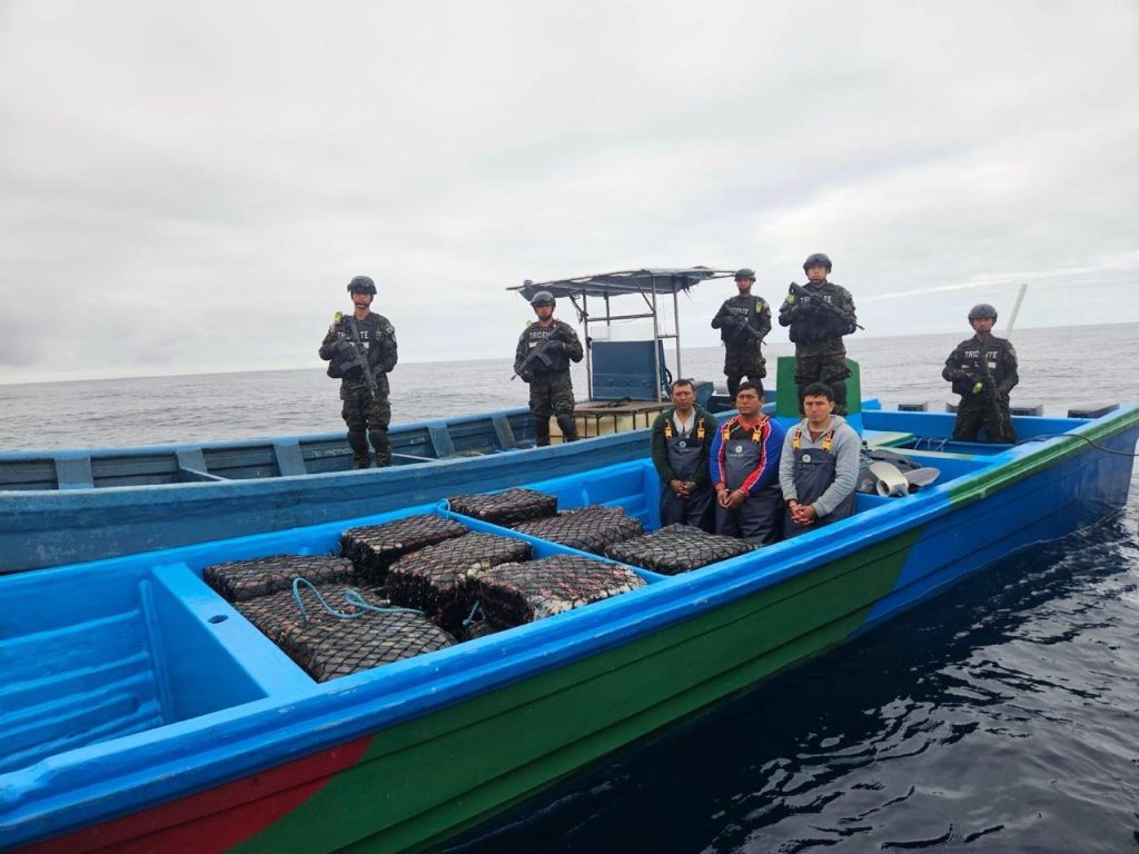 Ελ Σαλβαδόρ: Κατασχέθηκαν δύο τόνοι κοκαΐνης από σκάφος του Ισημερινού – Τι αναφέρει ο πρόεδρος της χώρας (φωτο)
