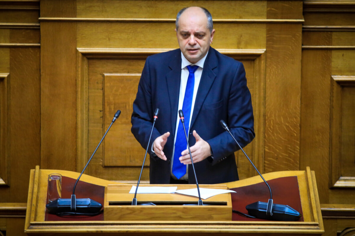 Μέλη του Ρουβίκωνα βανδάλισαν το γραφείο του βουλευτή Λάρισας της ΝΔ Χ.Καπετάνου (φωτο)