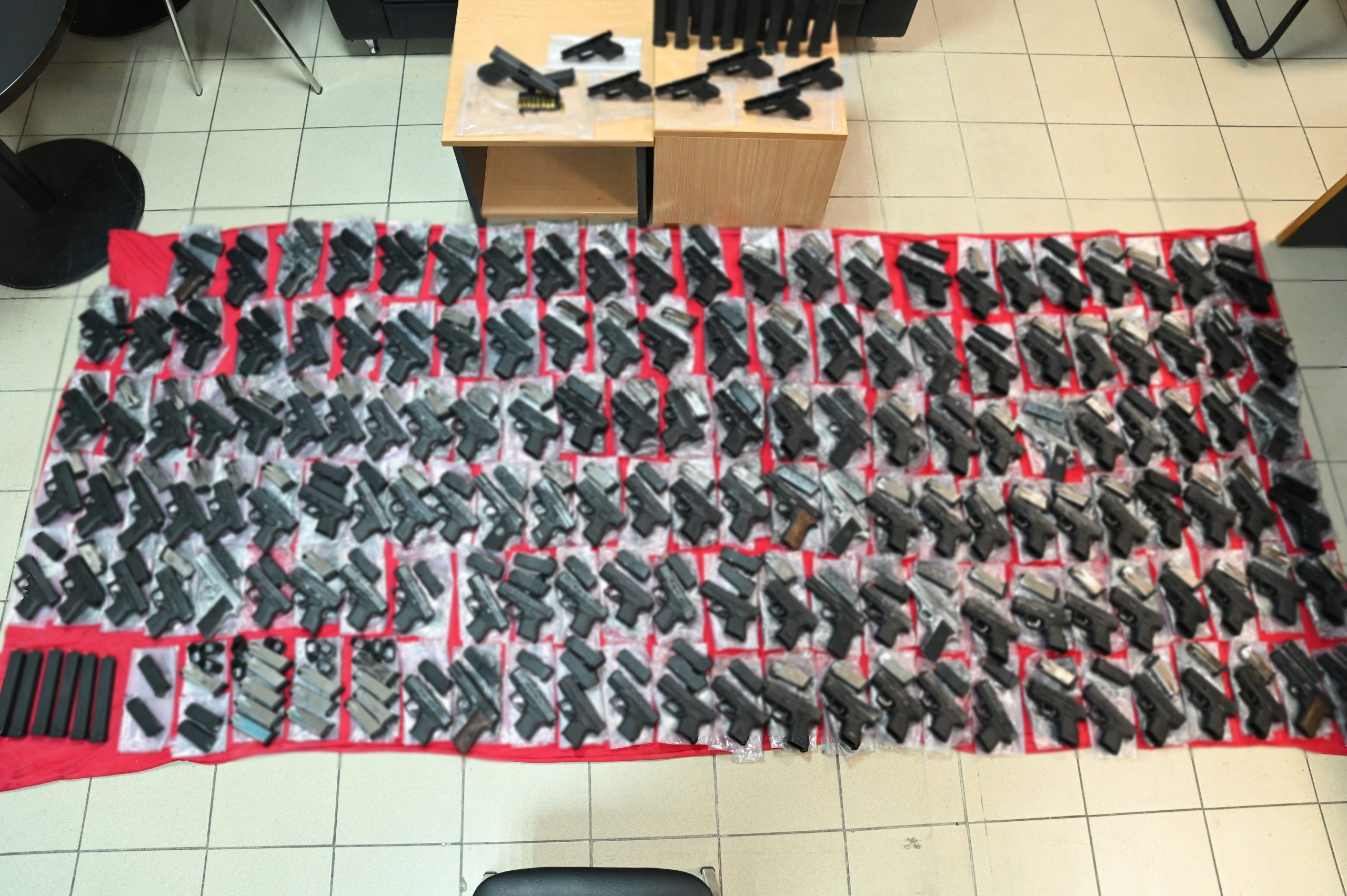 Έβρος: Kακουργηματική δίωξη στους 13 Τούρκους που συνελήφθησαν με 147 όπλα και 190 γεμιστήρες