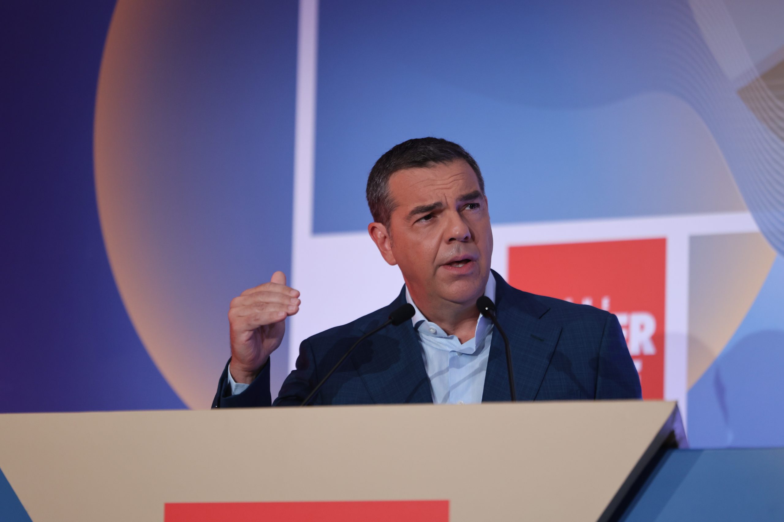 Ο Α.Τσίπρας ισχυρίζεται ότι δεν ξέρει τίποτα για νέο κόμμα: «Ερήμην μου γίνεται η συζήτηση»