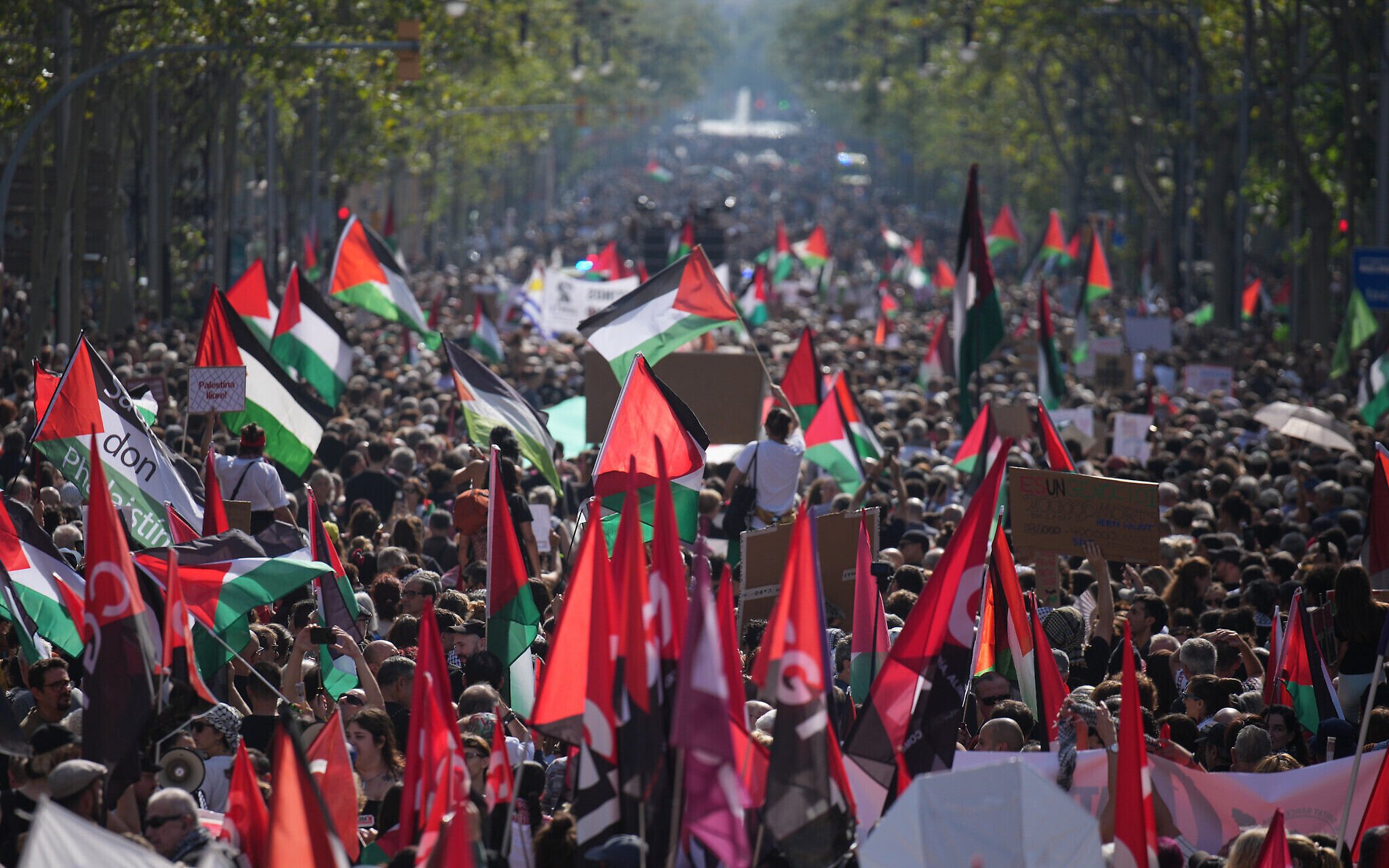 Λαοθάλασσα στις διαδηλώσεις της Βαρκελώνης για την Γάζα – Πόσοι κατέβηκαν στους δρόμους σύμφωνα με τις Αρχές