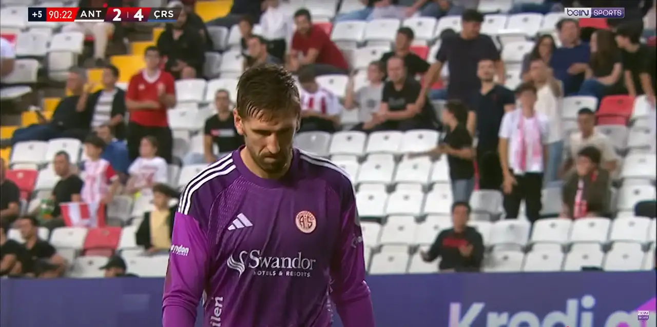 Τουρκία: Επικό λάθος από τον Χουλιάν Κουέστα – Ο πρώην τερματοφύλακας του Άρη «έφαγε» γκολ από το κέντρο (βίντεο)