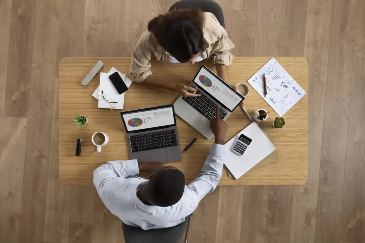 Τι περιλαμβάνει το νέο εργασιακό ν/σ: Ευέλικτο ωράριο, «σπαστές» άδειες και προσλήψεις εξπρές