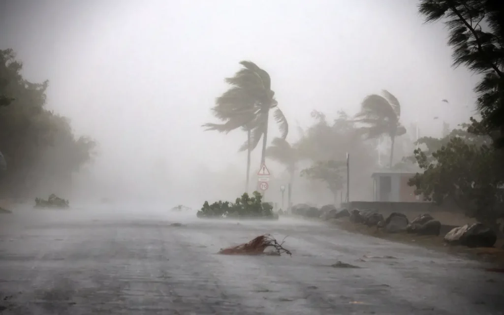 Η καταιγίδα «Έιμι» έπληξε και την Γαλλία: Δύο άνθρωποι έχασαν τη ζωή τους – Χιλιάδες νοικοκυριά έμειναν δίχως ρεύμα