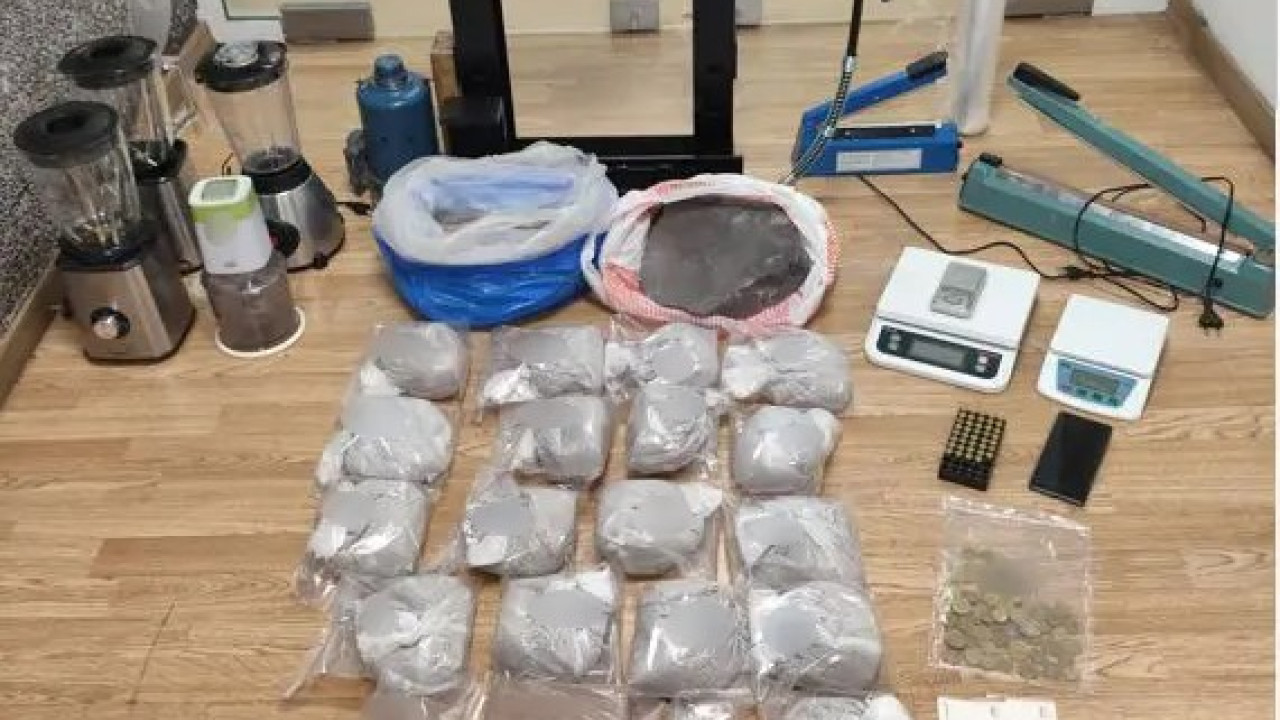 Συνελήφθη 32χρονος αλλοδαπός με 9 κιλά ηρωίνης – Στην κατοχή του βρέθηκαν 39 φυσίγγια & ζυγαριές ακριβείας (φωτο)