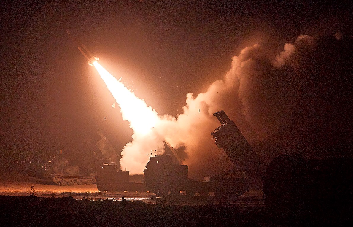 Ρωσικά πλήγματα σε ενεργειακές υποδομές στην ουκρανική πόλη Τσερνίχιβ (βίντεο)