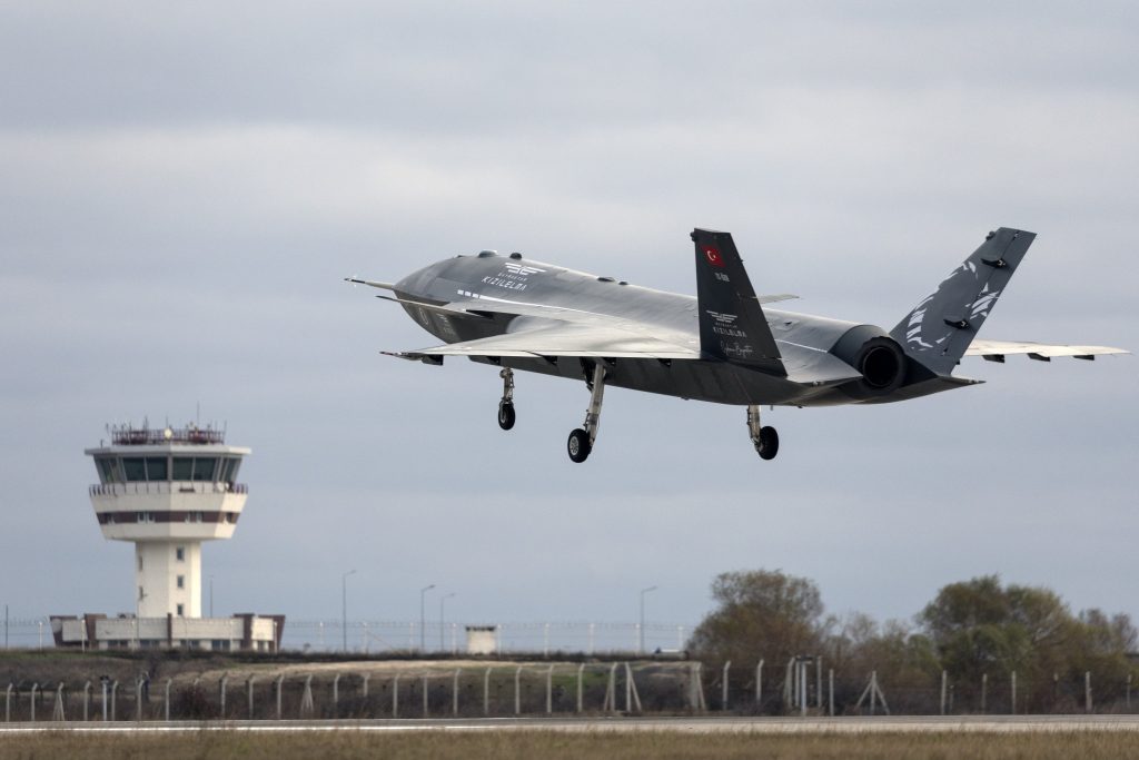 UCAV Kızılelma: Πρώτη πτήση με εξωτερικά αναρτημένο  φορτίο όπλων