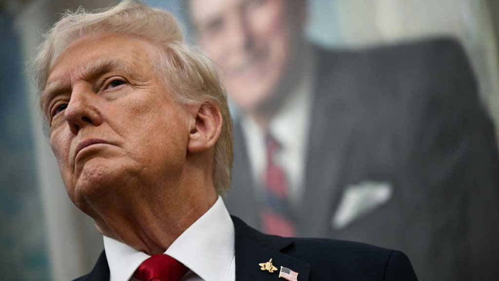 Απολύσεις με e-mail σε πολυπληθείς υπηρεσίες τέχνης και ανθρωπιστικών από την κυβέρνηση Ν.Τραμπ