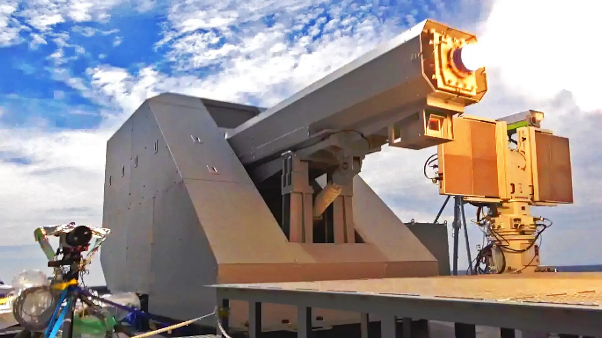 Επιτυχής βολή του νέου ηλεκτρομαγνητικού πυροβόλου από ιαπωνικό αντιτορπιλικό (βίντεο)