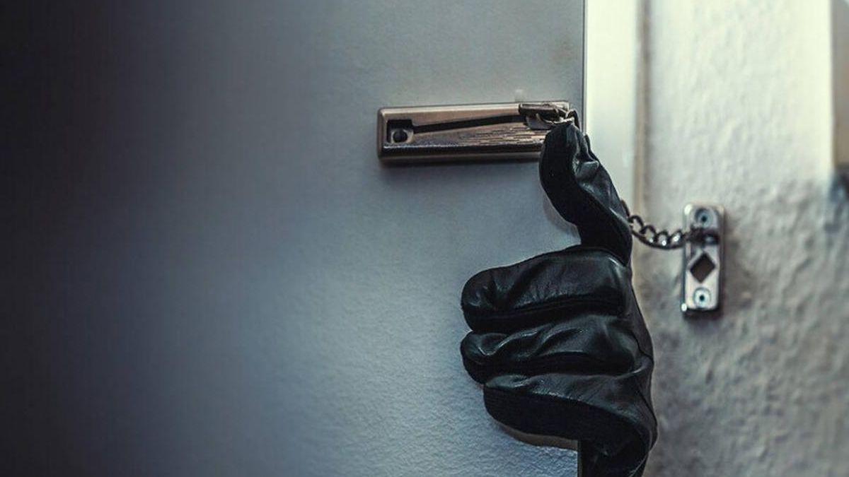 Διάρρηξη με λεία «μαμούθ» σε διαμέρισμα στο Κολωνάκι – Άρπαξαν κοσμήματα, ρολόγια και διαμάντια