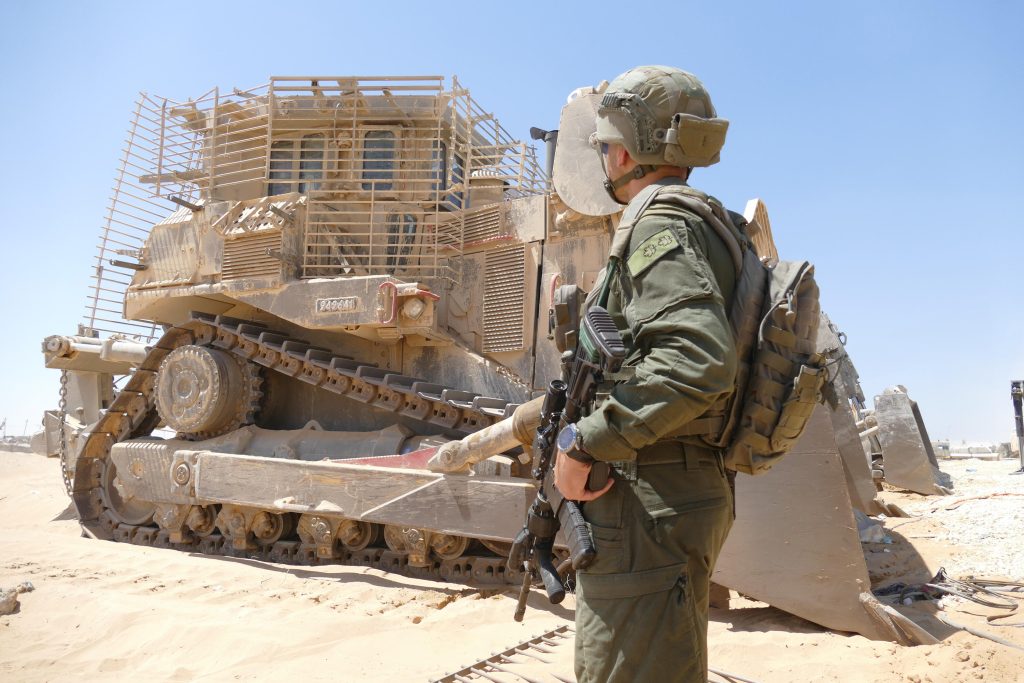 Έμφορτο ισραηλινό D9 καταστράφηκε αστραπιαία από επίθεση με «Tandem-85» της Al Qassam στην Τελ αλ Χάουα (βίντεο)