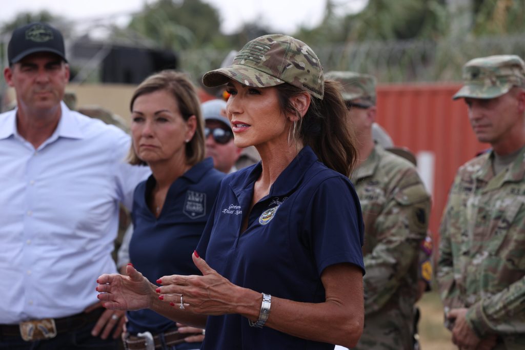 Κρίστι Νοέμ: «Το Σικάγο είναι εμπόλεμη ζώνη» λέει η Αμερικανίδα υπουργός Εσωτερικής Ασφάλειας