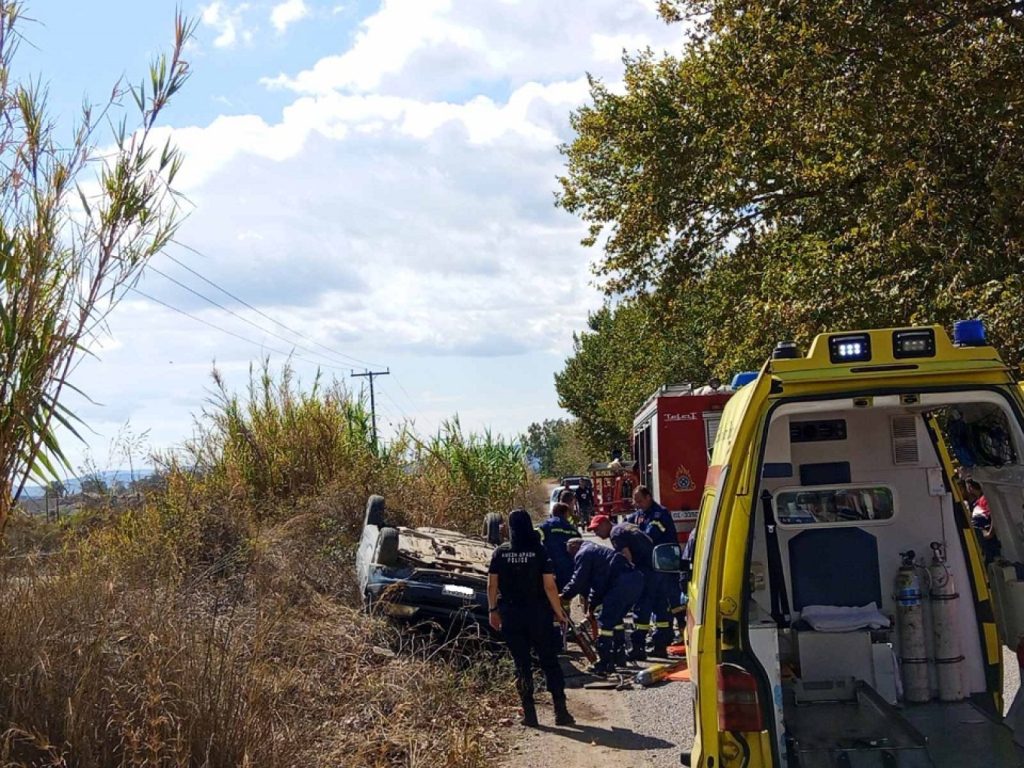 Σοβαρό τροχαίο στο Αγρίνιο: Αυτοκίνητο εξετράπη της πορείας του – Δείτε βίντεο από τον απεγκλωβισμό του οδηγού