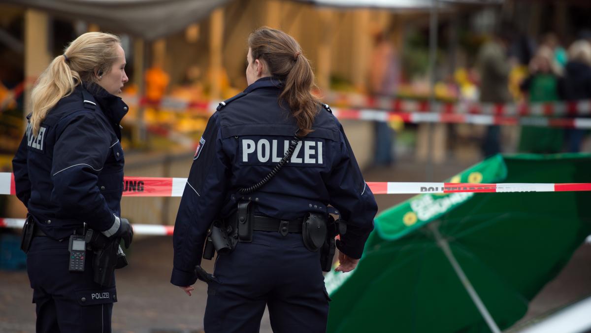 Γερμανία: Αστυνομικός άνοιξε OnlyFans, την κατήγγειλαν και τώρα διαμαρτύρεται… χορεύοντας στο TikTok (βίντεο)