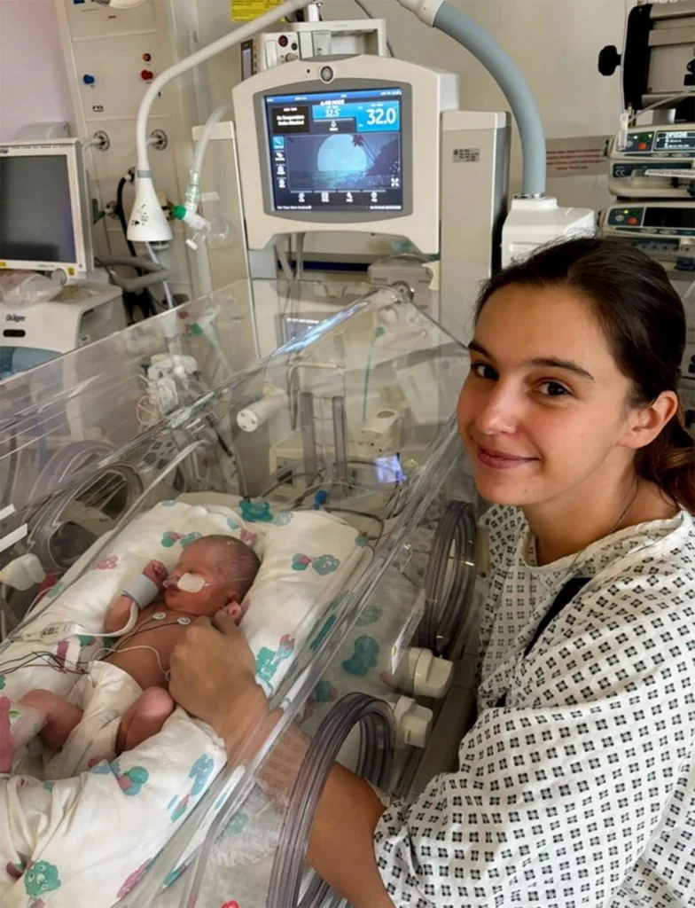 Βρετανία: Η ιστορία 26χρονης που πίστευε πως είχε σκωληκοειδίτιδα και τελικά έφερε στον κόσμο ένα αγοράκι!