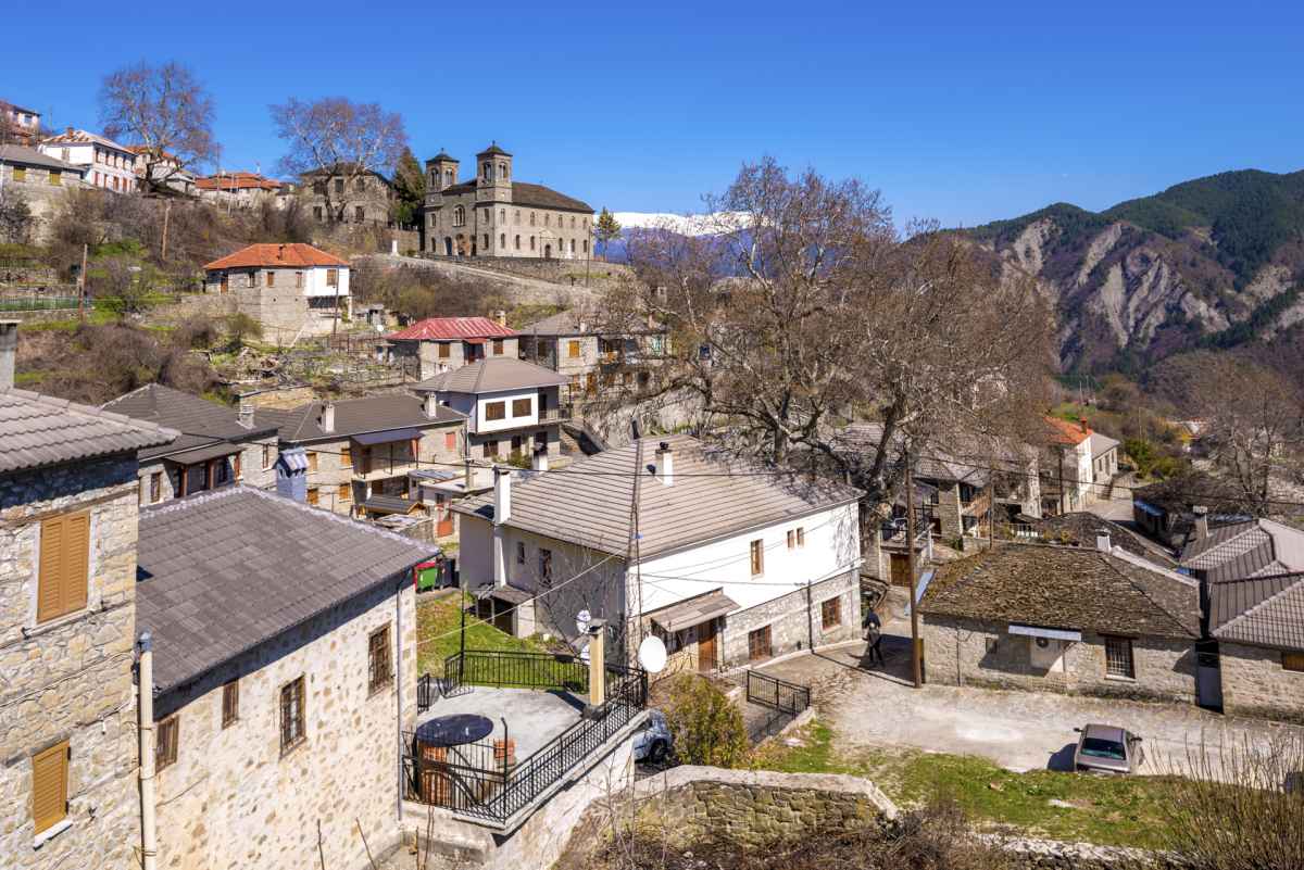 Πυρσόγιαννη: Το γραφικό χωριό στην Ήπειρο που εντυπωσιάζει κάθε επισκέπτη – Αποτελεί ιδανικό φθινοπωρινό προορισμό