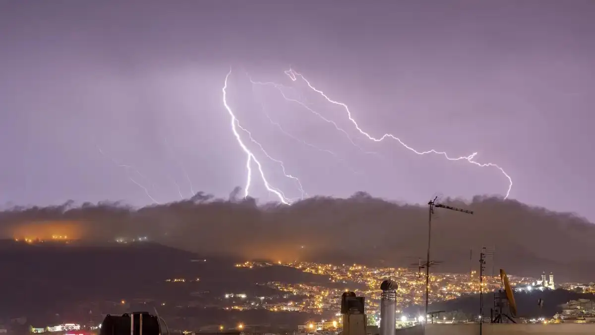 Προ των πυλών η κακοκαιρία «Barbara» – Ποιες περιοχές θα πλήξει σφοδρά για τουλάχιστον δύο μέρες