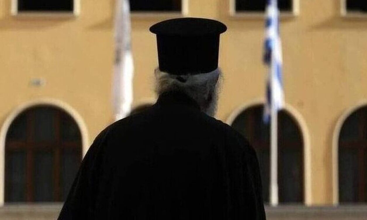 Ρόδος: Ξεκινά η δίκη του ιερέα που παρενόχλησε σεξουαλικά Εσθονό τουρίστα σε μοναστήρι