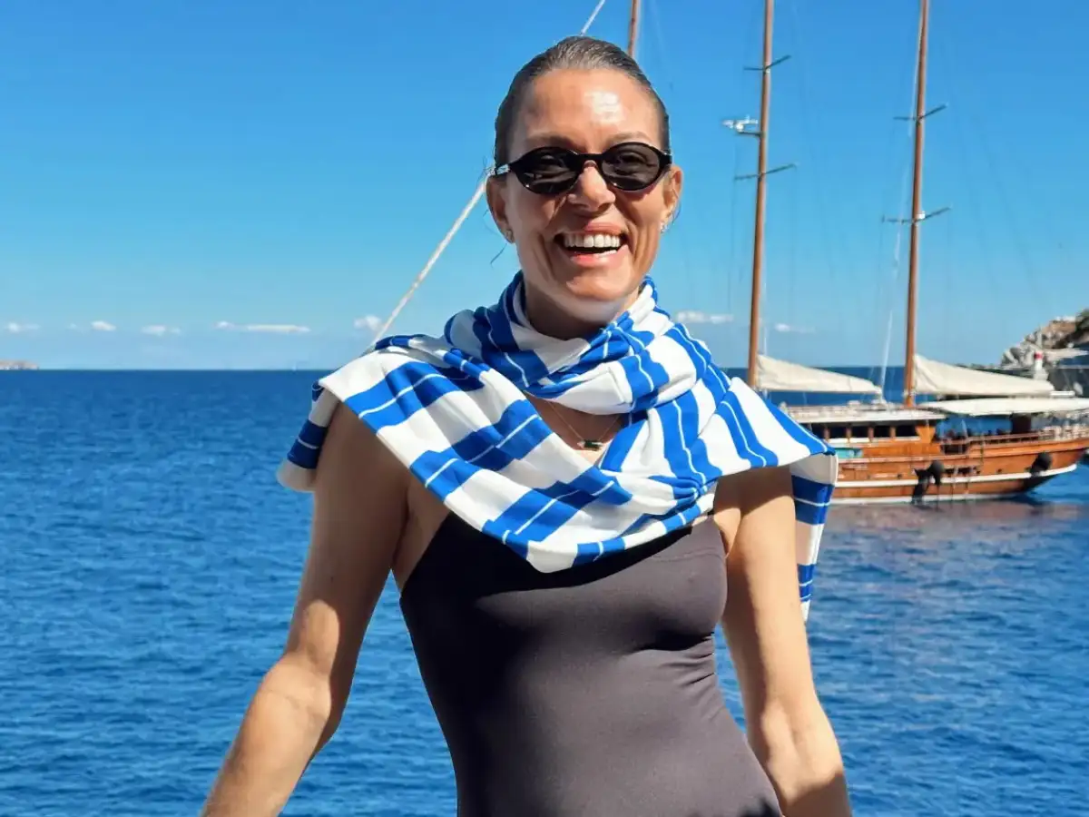 Στην Ύδρα η Βίκυ Καγιά: Το μοντέλο χαρακτηρίζει το νησί ως ευδαιμονία και ποζάρει με μπικίνι – Δείτε φωτογραφίες