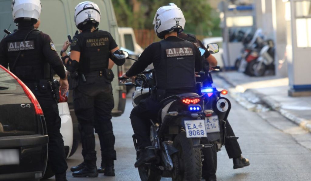 Συνελήφθη 19χρονος για κατοχή κάνναβης στην Πυλαία – Επιτέθηκε σε αστυνομικούς και προσπάθησε να ξεφύγει