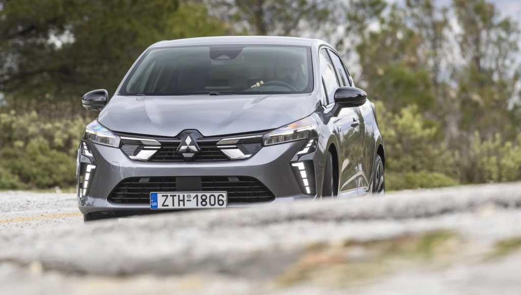 «Όχι!» σε υβριδικό Renault Clio 6 που θα καμώνεται το Mitsubishi Colt