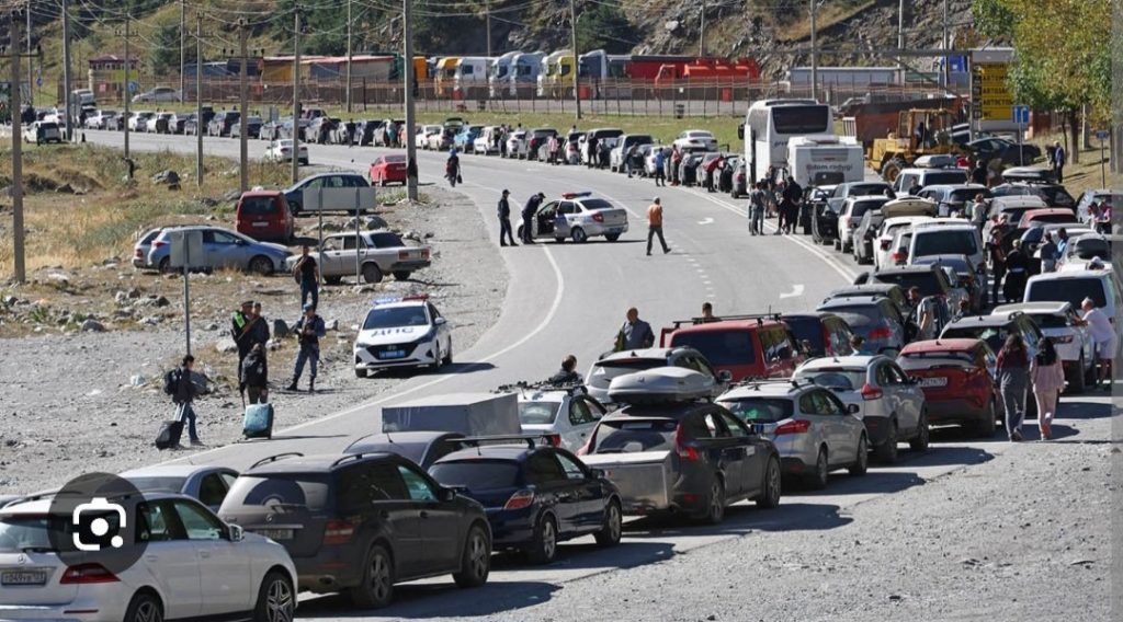 Ρωσία: Ουρές στα πρατήρια καυσίμων – Μεγάλες ελλείψεις σε πολλές περιοχές