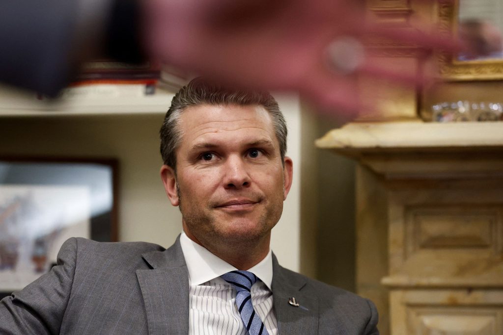 Πιτ Χέγκσεθ: «Δεν είναι η    πολυπολιτισμικότητα η δύναμή μας – Η δύναμή μας είναι η ενότητα»