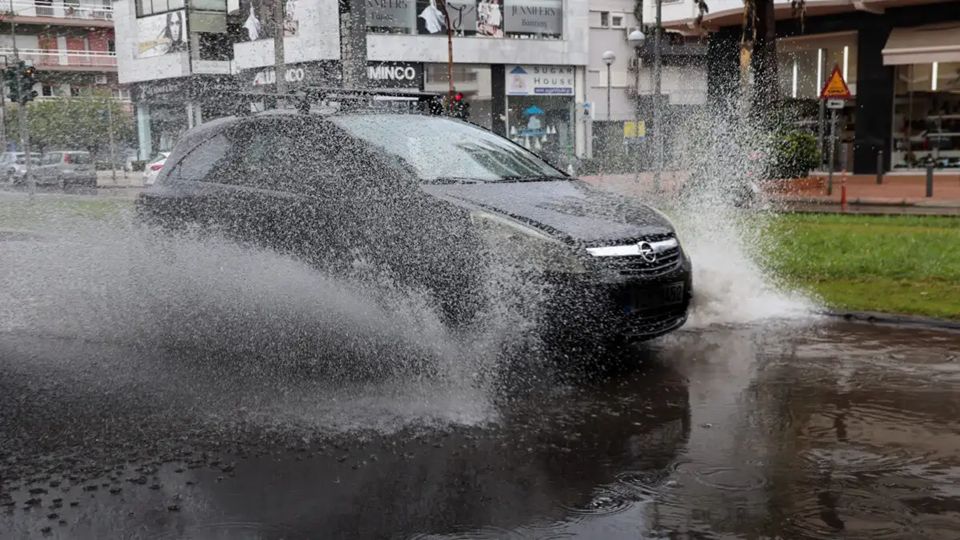 Με βροχές και σποραδικές καταιγίδες ο σημερινός καιρός – Η πρόγνωση της ΕΜΥ
