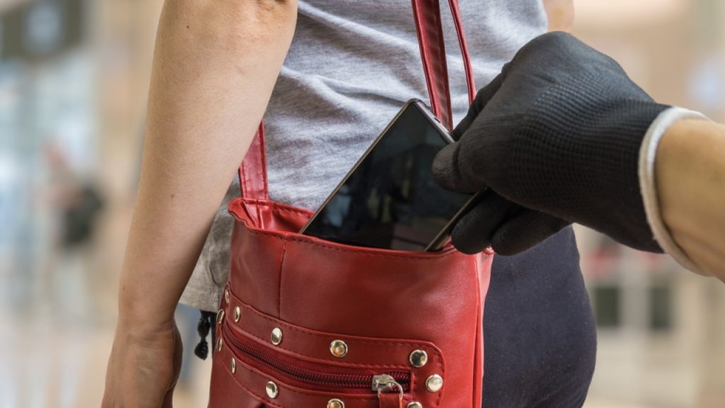 Βρετανία: Πώς ένα iPhone οδήγησε την αστυνομία στα ίχνη της συμμορίας που έκλεβε κινητά – 46 συλλήψεις (φώτο)