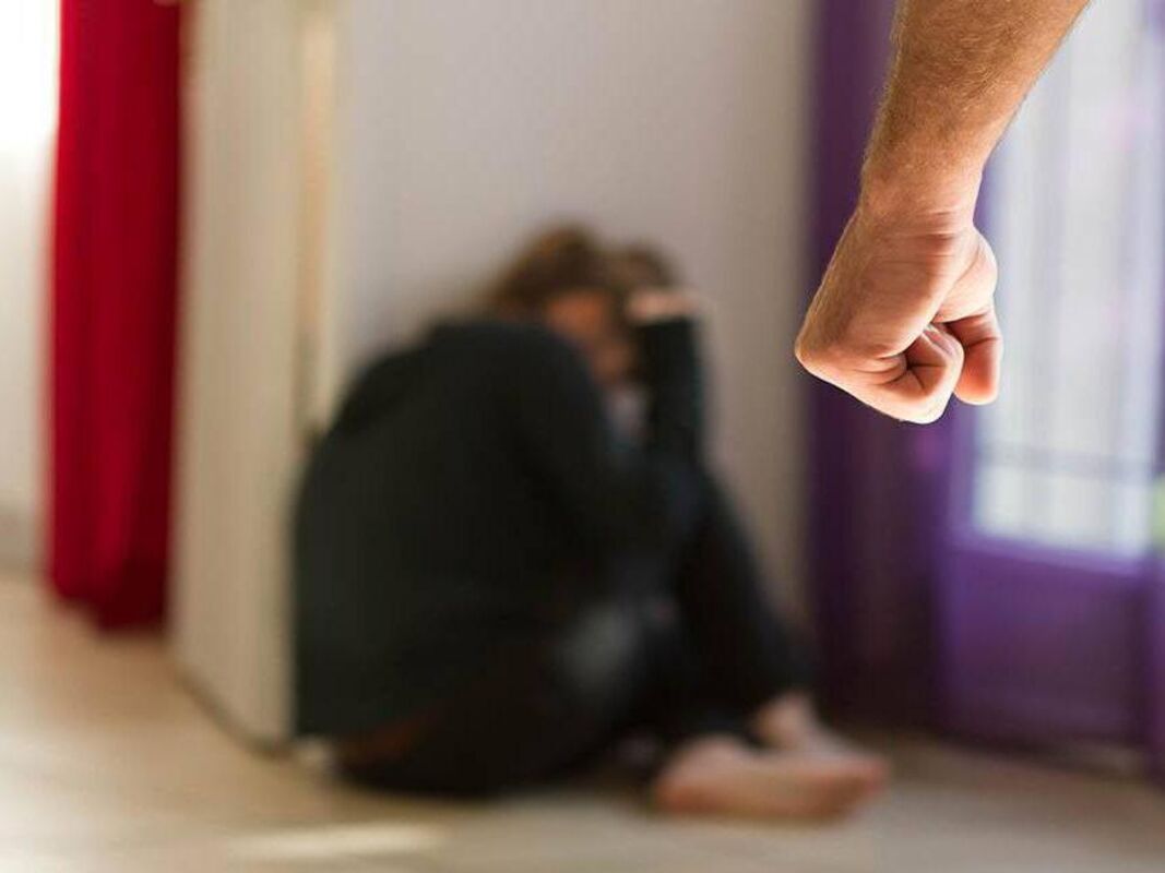 Κρήτη: Δύο τα τηλεφωνήματα της 15χρονης που κατήγγειλε τον πατέρα της για άγριο ξυλοδαρμό – Τι ανέφερε