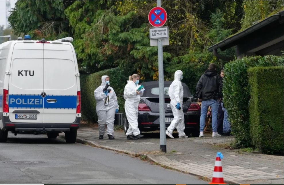 Γερμανία: Συνελήφθη ο 15χρονος θετός γιος της Δημάρχου του Herdecke για την άγρια επίθεση με μαχαίρι εναντίον της