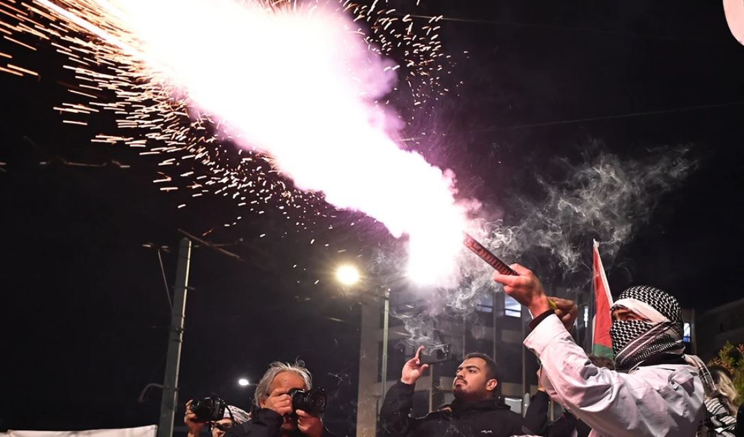 Επεισόδια έξω από την ισραηλινή πρεσβεία μετά το τέλος της πορείας για την Παλαιστίνη