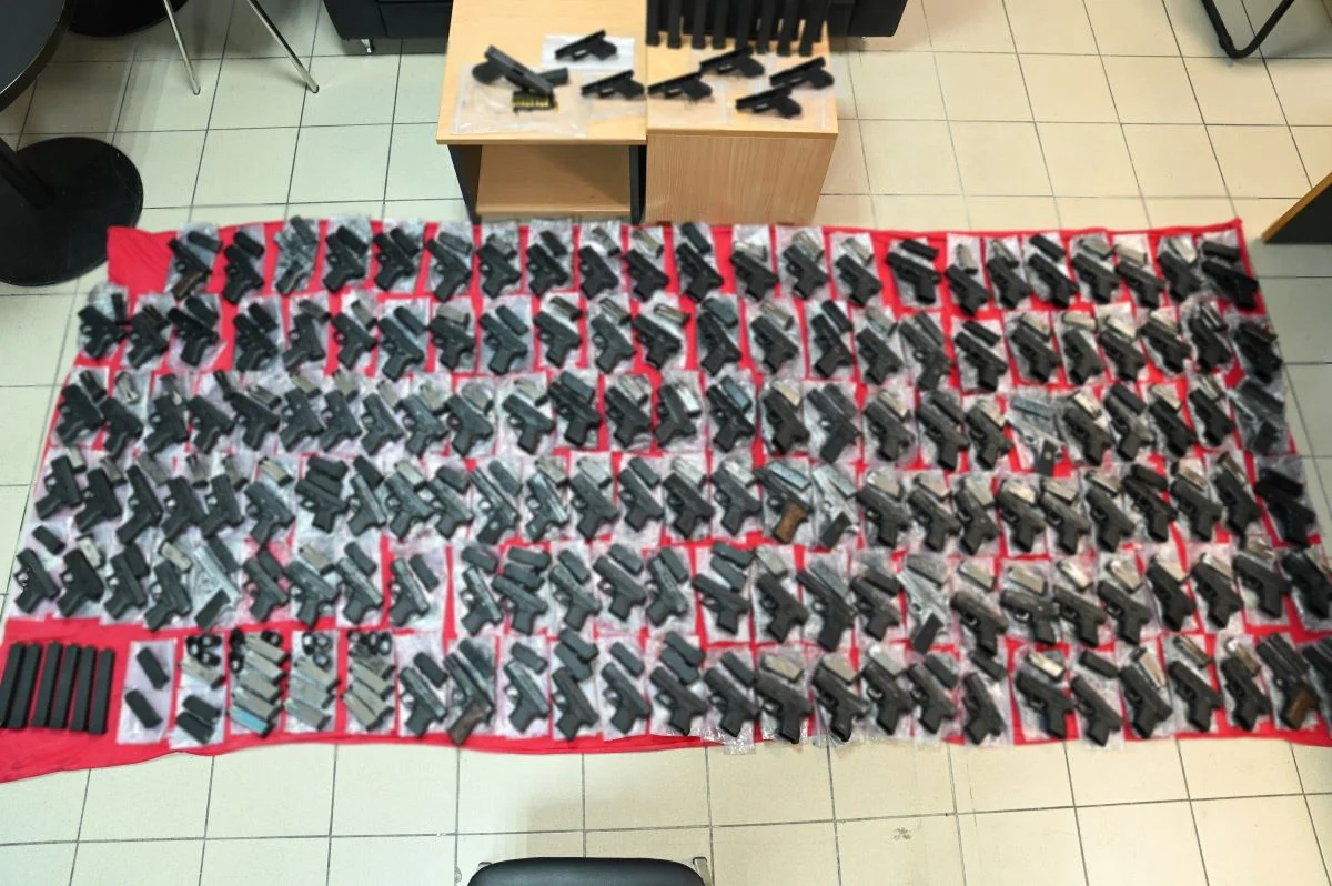 Προφυλακιστέοι κρίθηκαν οι έξι από τους 13 Τούρκους που συνελήφθησαν στον Έβρο με 147 πιστόλια και 190 γεμιστήρες