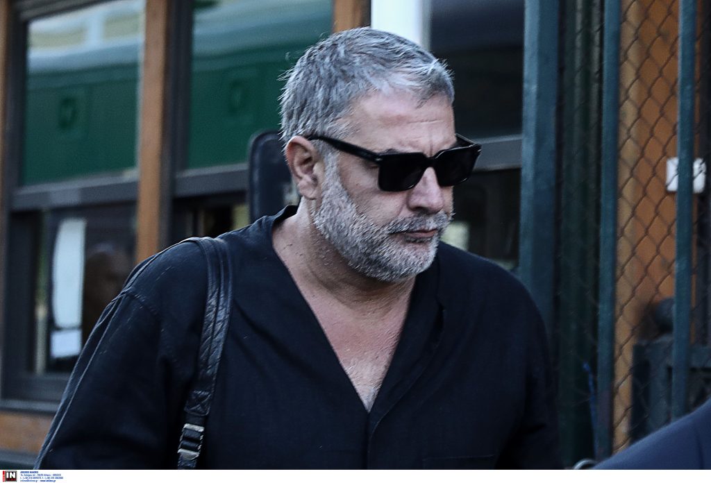 Β.Μπισμπίκης: Στην Ευελπίδων ο ηθοποιός για το τροχαίο ατύχημα που προκάλεσε στη Φιλοθέη – Δείτε φωτογραφίες