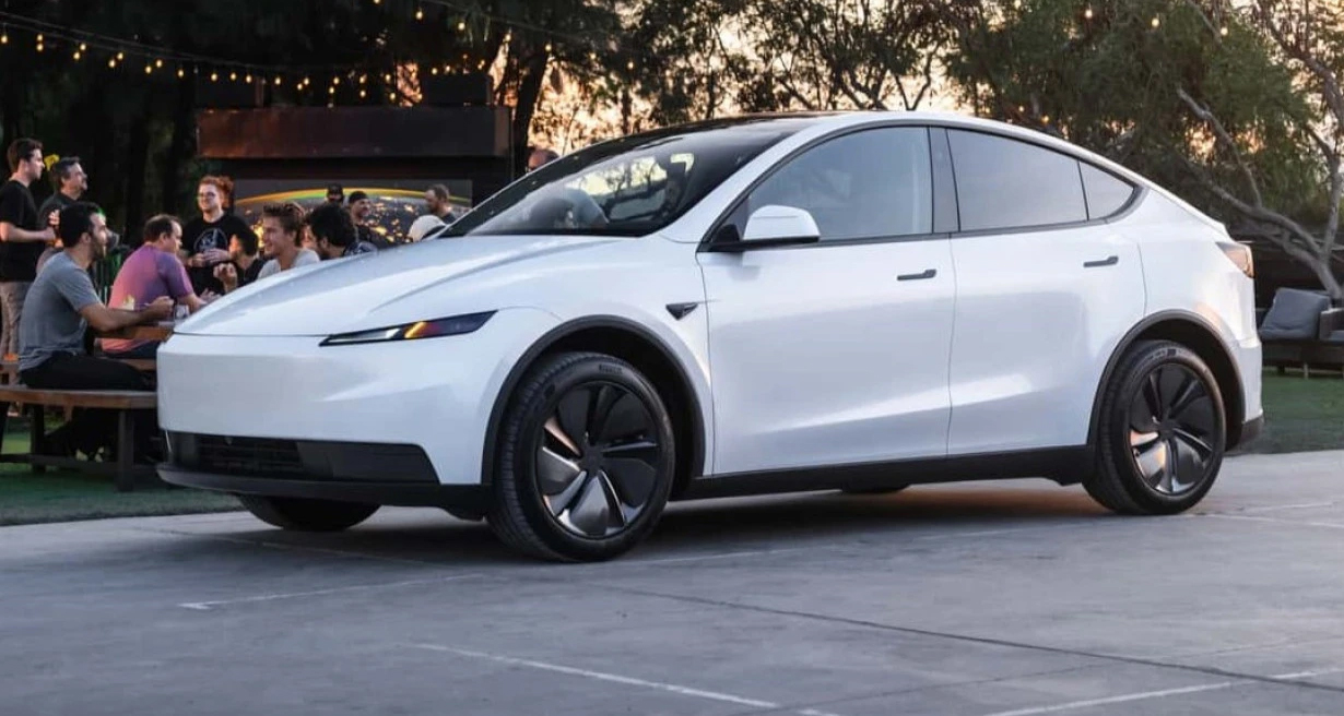 Standard: Αυτό είναι το νέο πιο προσιτό Tesla Model Y