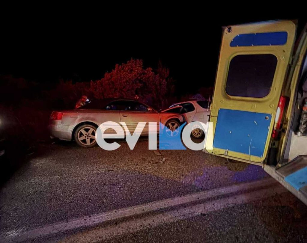 Σοβαρό τροχαίο στην Εύβοια: Αυτοκίνητα έγιναν παλιοσίδερα από τη σύγκρουση – Τρεις τραυματίες (βίντεο – φωτο)