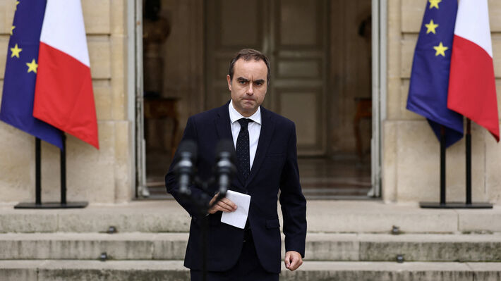 Σ.Λεκορνί: «Υπάρχει η επιθυμία να υπάρξει προϋπολογισμός για τη Γαλλία πριν από τις 31 Δεκεμβρίου»