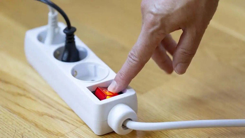 Οι τρεις συσκευές που δεν πρέπει ποτέ να μπαίνουν στο ίδιο πολύπριζο