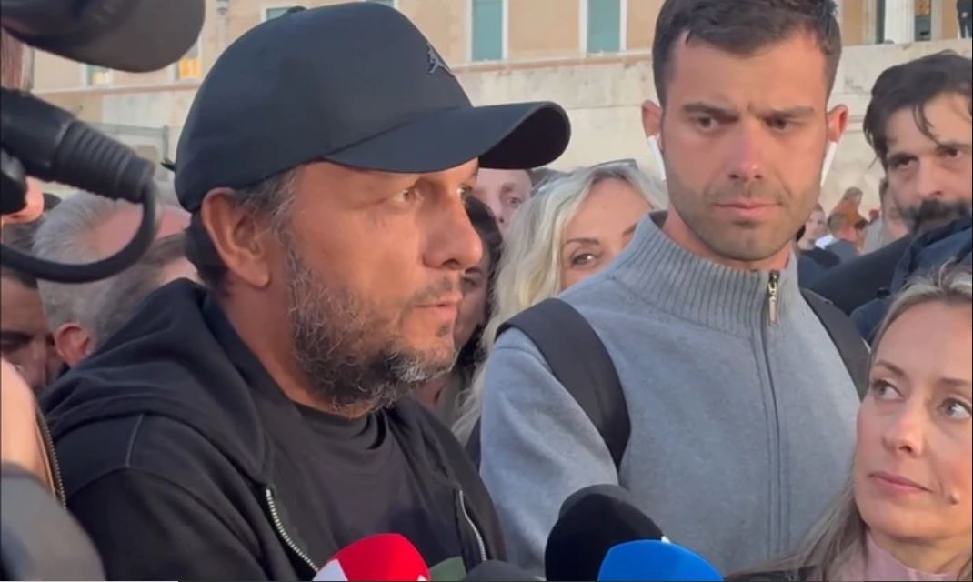 Αποχωρεί από το Σύνταγμα ο Πάνος Ρούτσι: Απομακρύνεται η σκηνή που είχε στήσει – «Φεύγω ικανοποιημένος»