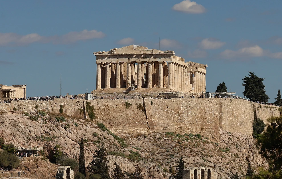 Παρθενώνας: Αφαιρέθηκαν οι σκαλωσιές που «σκέπαζαν» το μνημείο μετά από 15 χρόνια – Δείτε εικόνες