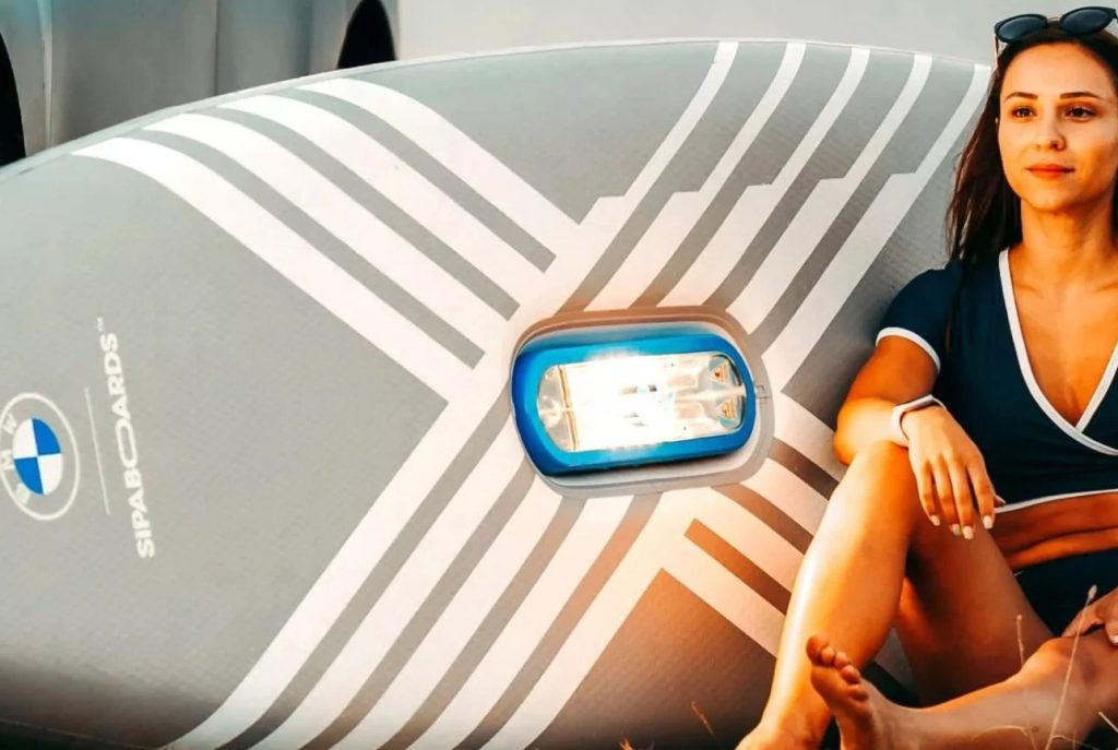 Η πιο πρόσφατη ηλεκτρική BMW Neue Klasse λατρεύει το νερό