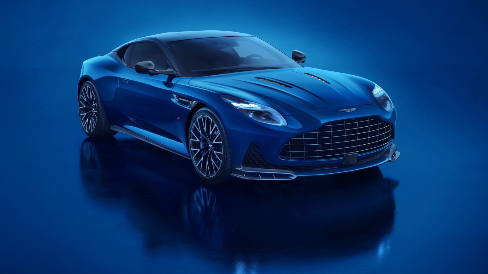 Aston Martin DB12 S: Ακόμη περισσότερο γκάζι για το GT V8 του Gaydon