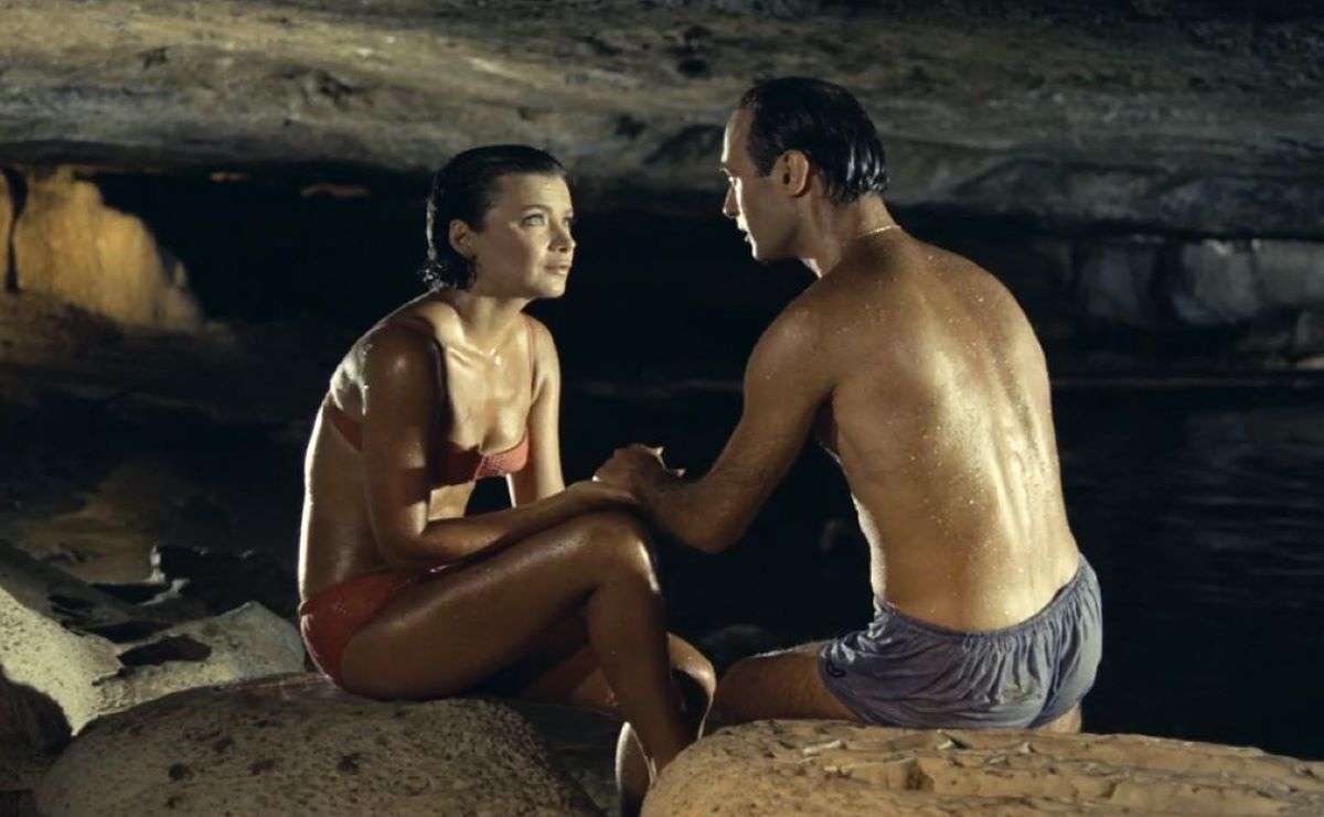 Η σπηλιά που γεννήθηκε ο έρωτας ανάμεσα στον Μπάρκουλη και στην Καρέζη στην ταινία «Τζένη-Τζένη»