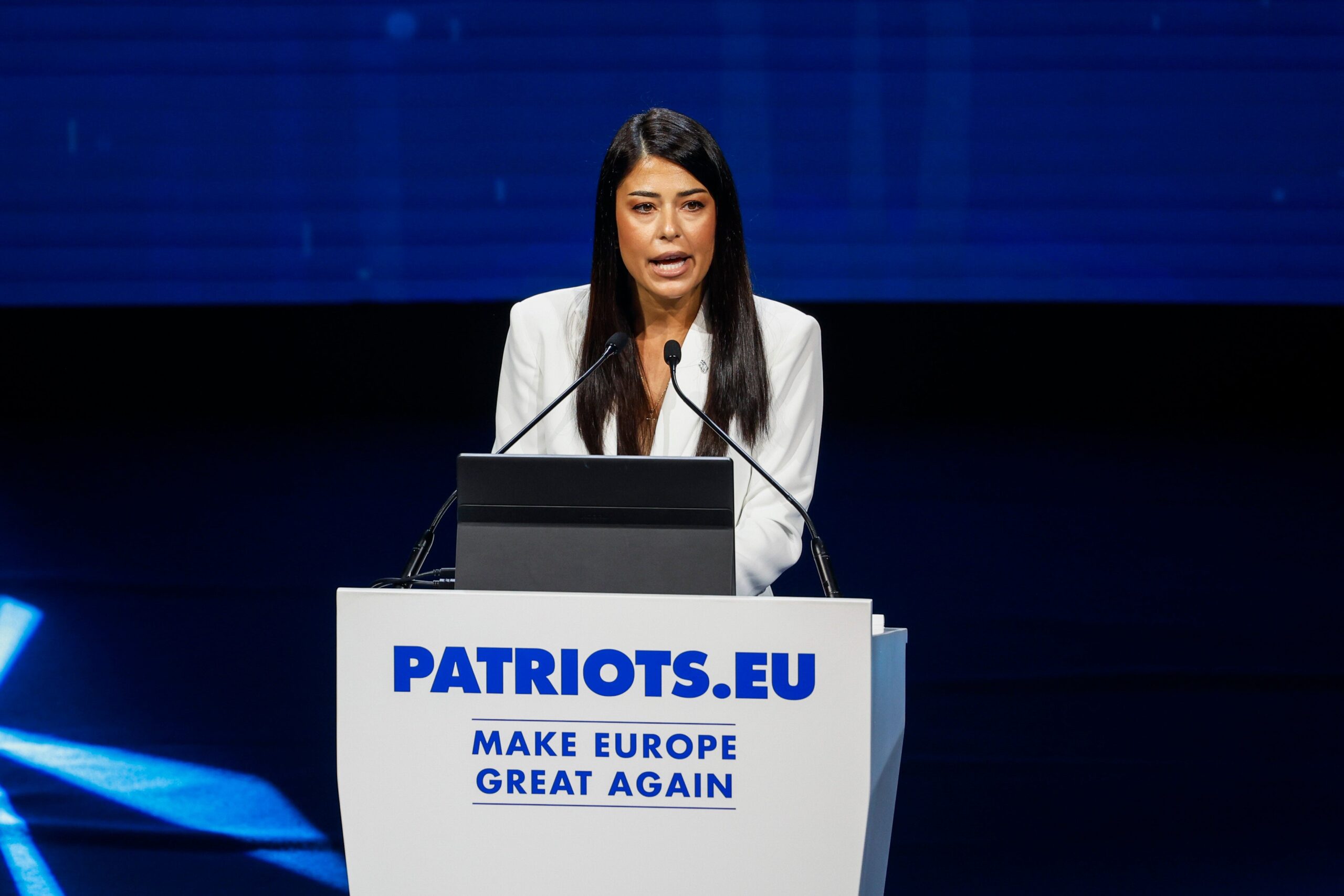 Η Αφροδίτη Λατινοπούλου θέλει να «ξηλωθεί» άμεσα η Ούρσουλα Φον Ντερ Λάιεν