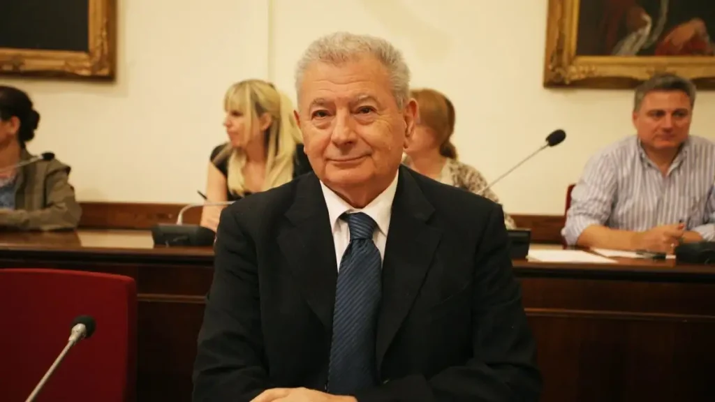 Δολοφονία Σ.Βαλυράκη: «Ήταν χτυπημένος & σκεπασμένος με μπουφάν – Αυτή η εικόνα δεν ξεχνιέται» κατέθεσε ο γιος του