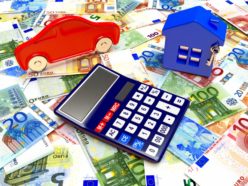 Όλα όσα αλλάζουν στα τεκμήρια διαβίωσης: Μειώνονται κατά 30% για τις κατοικίες και έως και 73% για ΙΧ