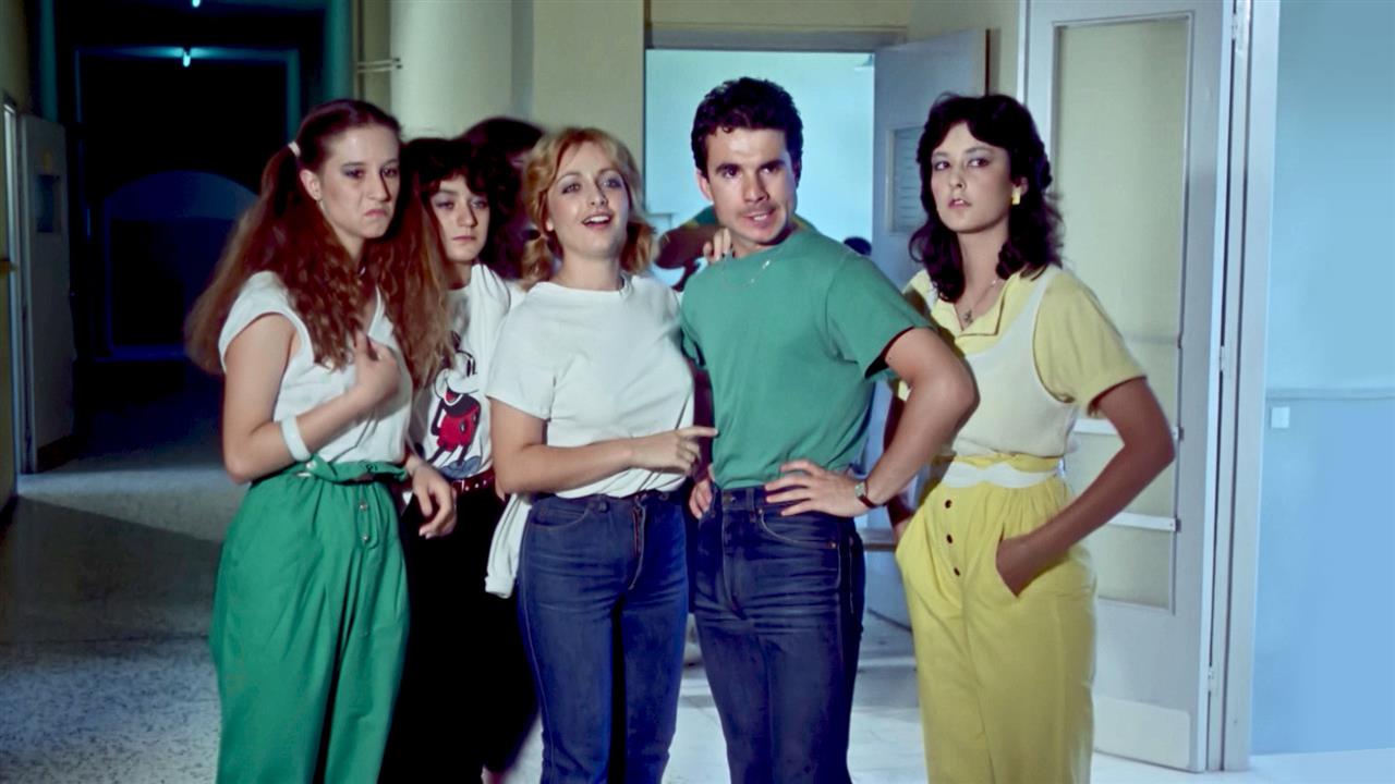 Η ελληνική ταινία-θρύλος της βιντεοκασέτας που βασίστηκε στον αυτοσχεδιασμό των ηθοποιών της